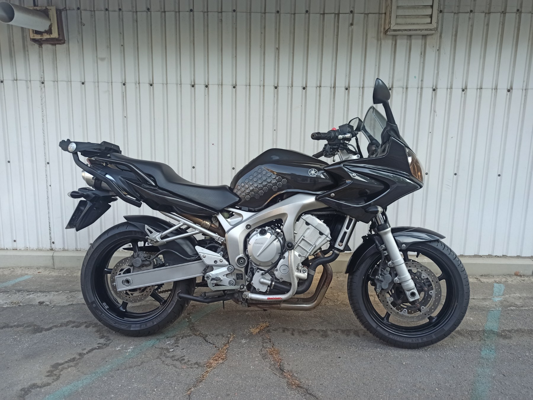 Yamaha FZ-6S 2007 фото :: Мотосалон MotoHit - мотоцикли, екіпірування, запчастини.