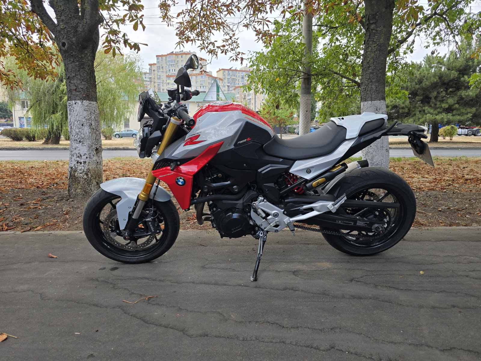 Мотоцикл BMW F 900R 2020 фото :: Мотосалон MotoHit - мотоцикли, екіпірування, запчастини.