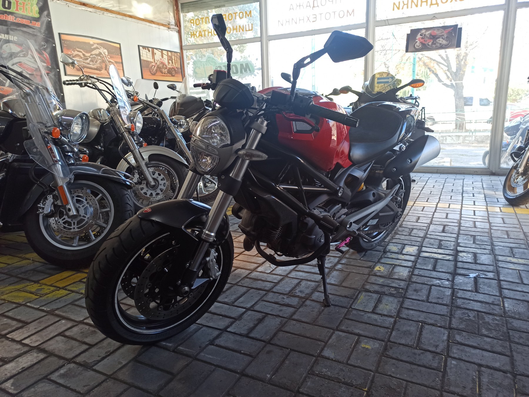 Ducati Monster 696 2012 фото :: Мотосалон MotoHit - мотоцикли, екіпірування, запчастини.