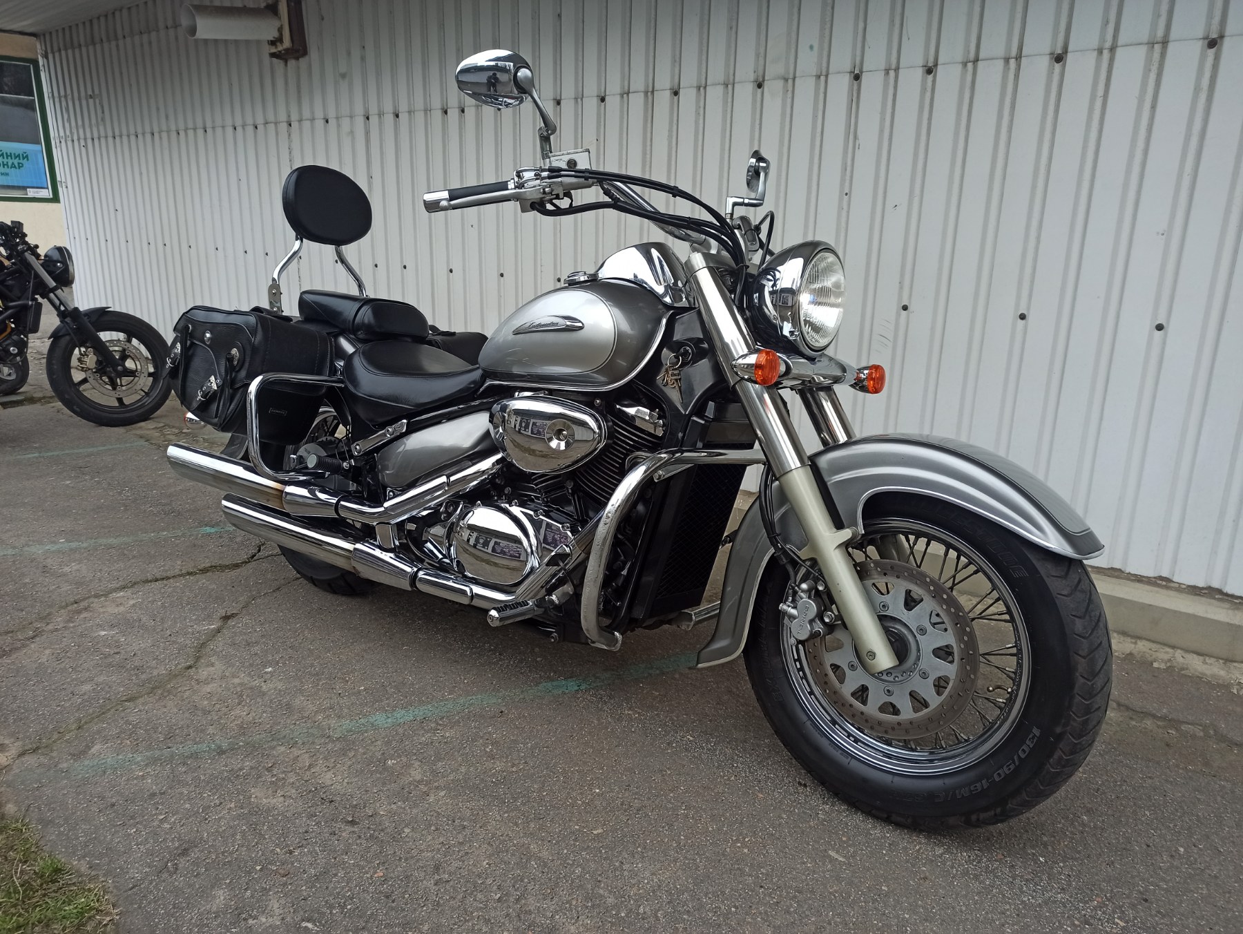 Suzuki Intruder 400 Classic 2003 фото :: Мотосалон MotoHit - мотоцикли, екіпірування, запчастини.