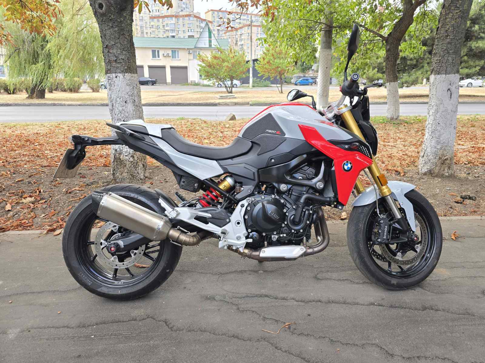 Мотоцикл BMW F 900R 2020 фото :: Мотосалон MotoHit - мотоцикли, екіпірування, запчастини.
