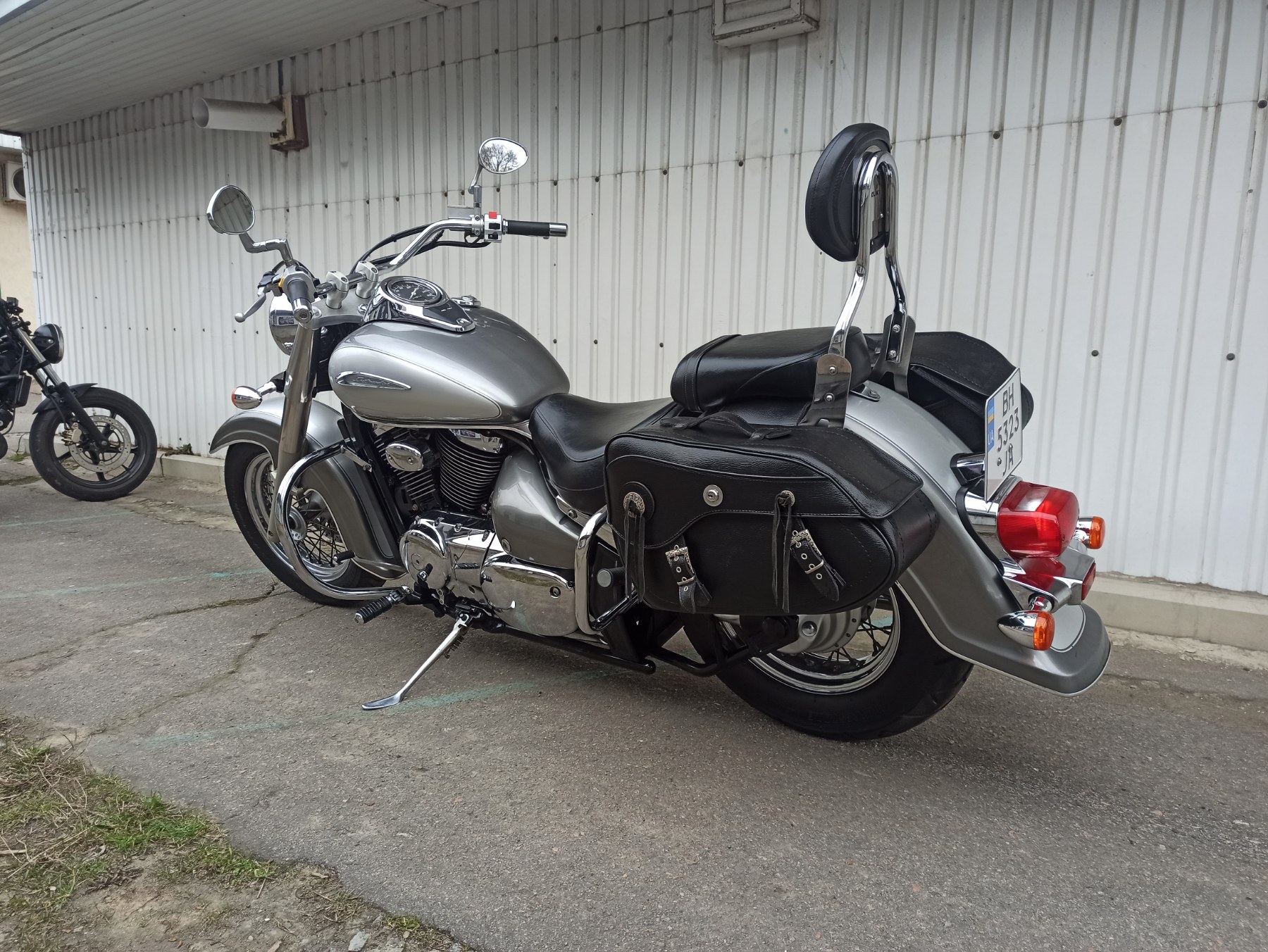 Suzuki Intruder 400 Classic 2003 фото :: Мотосалон MotoHit - мотоцикли, екіпірування, запчастини.