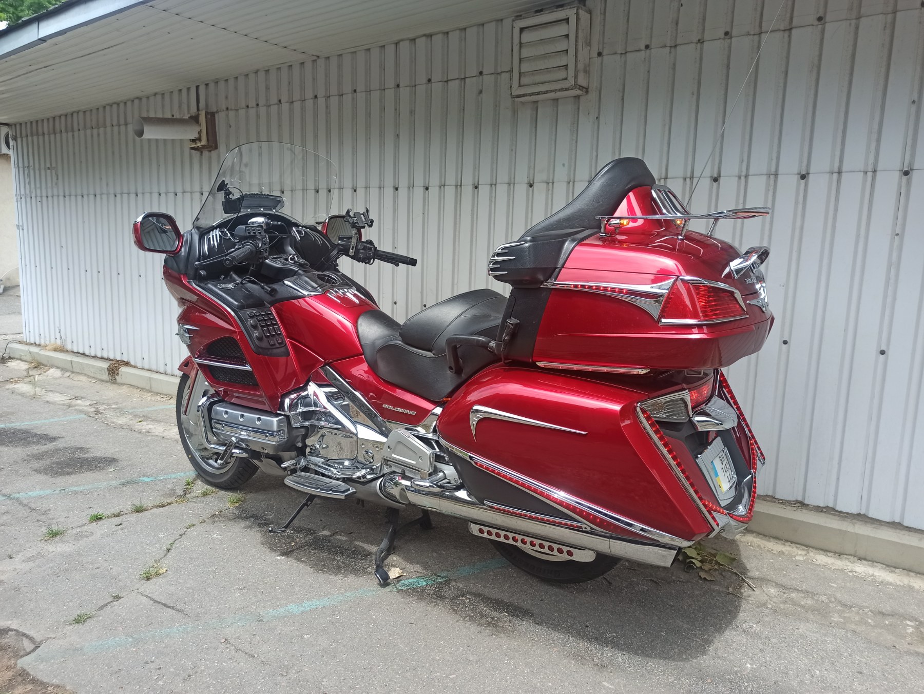 Мотоцикл Honda GoldWing 1800 2013 фото. Мотосалон МотоХит - мотоциклы, экипировка, запчасти.
