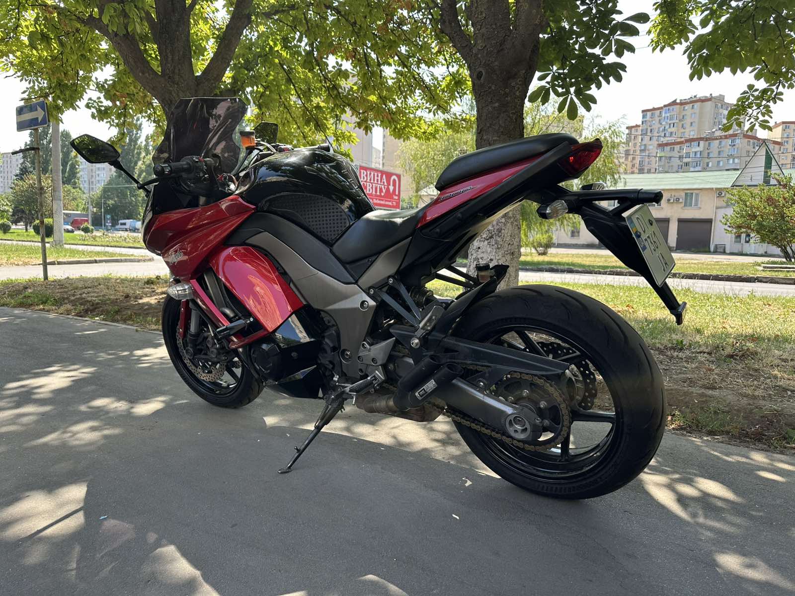 Kawasaki Ninja Z1000SX 2010 фото. Мотосалон МотоХит - мотоциклы, экипировка, запчасти.