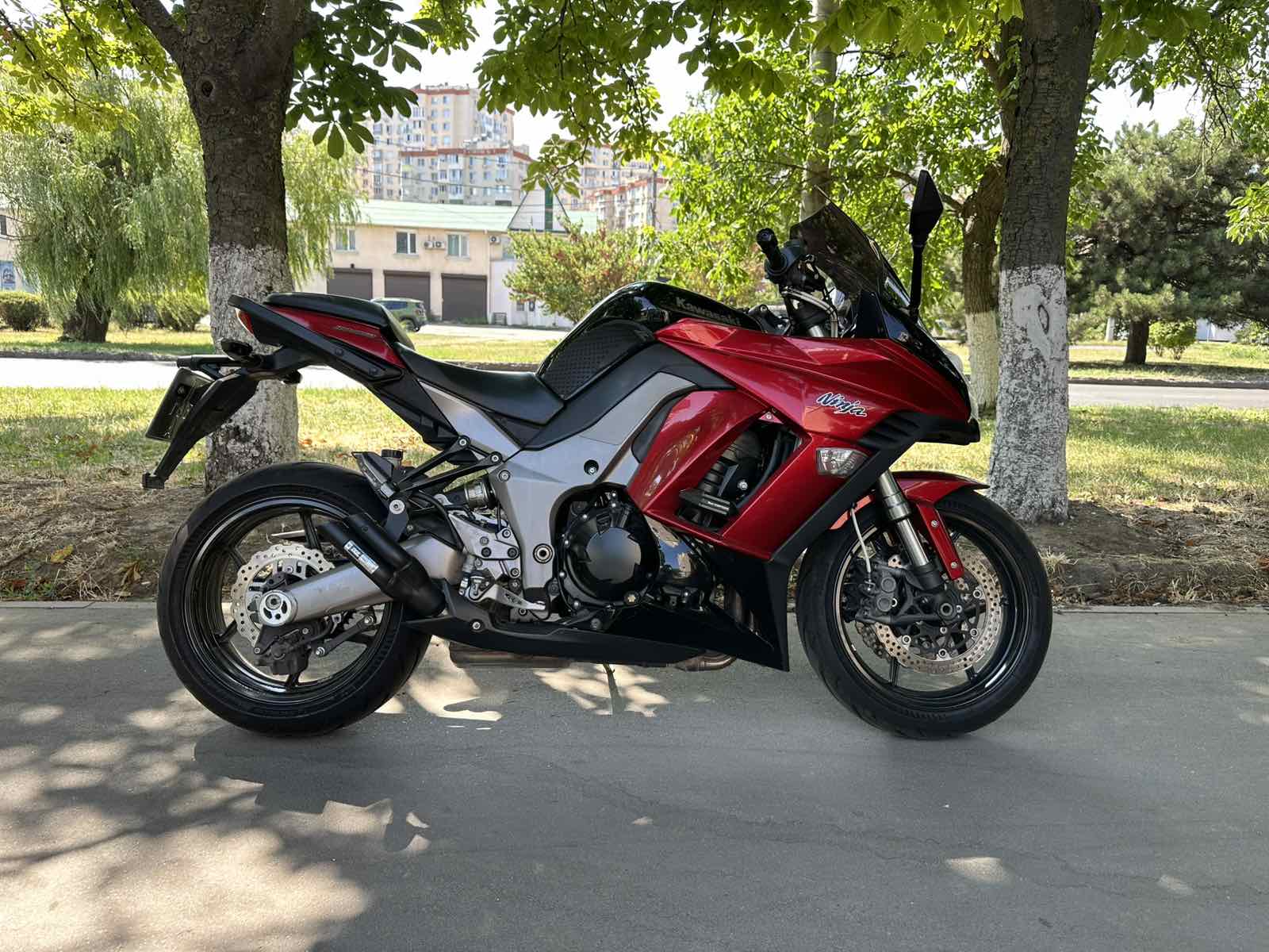 Kawasaki Ninja Z1000SX 2010 фото. Мотосалон МотоХит - мотоциклы, экипировка, запчасти.