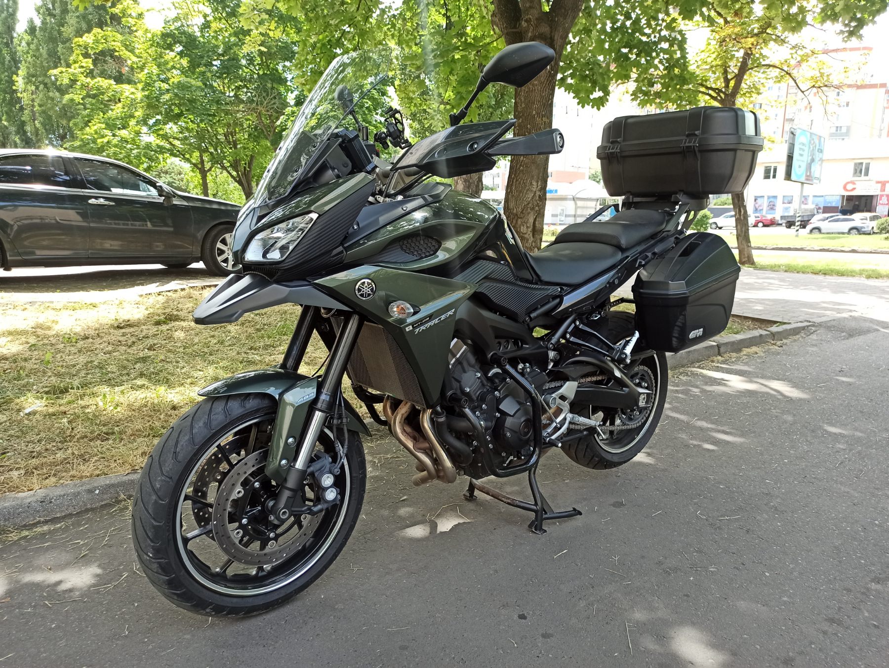 Мотоцикл Yamaha MT-09 Tracer 2016 фото :: Мотосалон MotoHit - мотоцикли, екіпірування, запчастини.