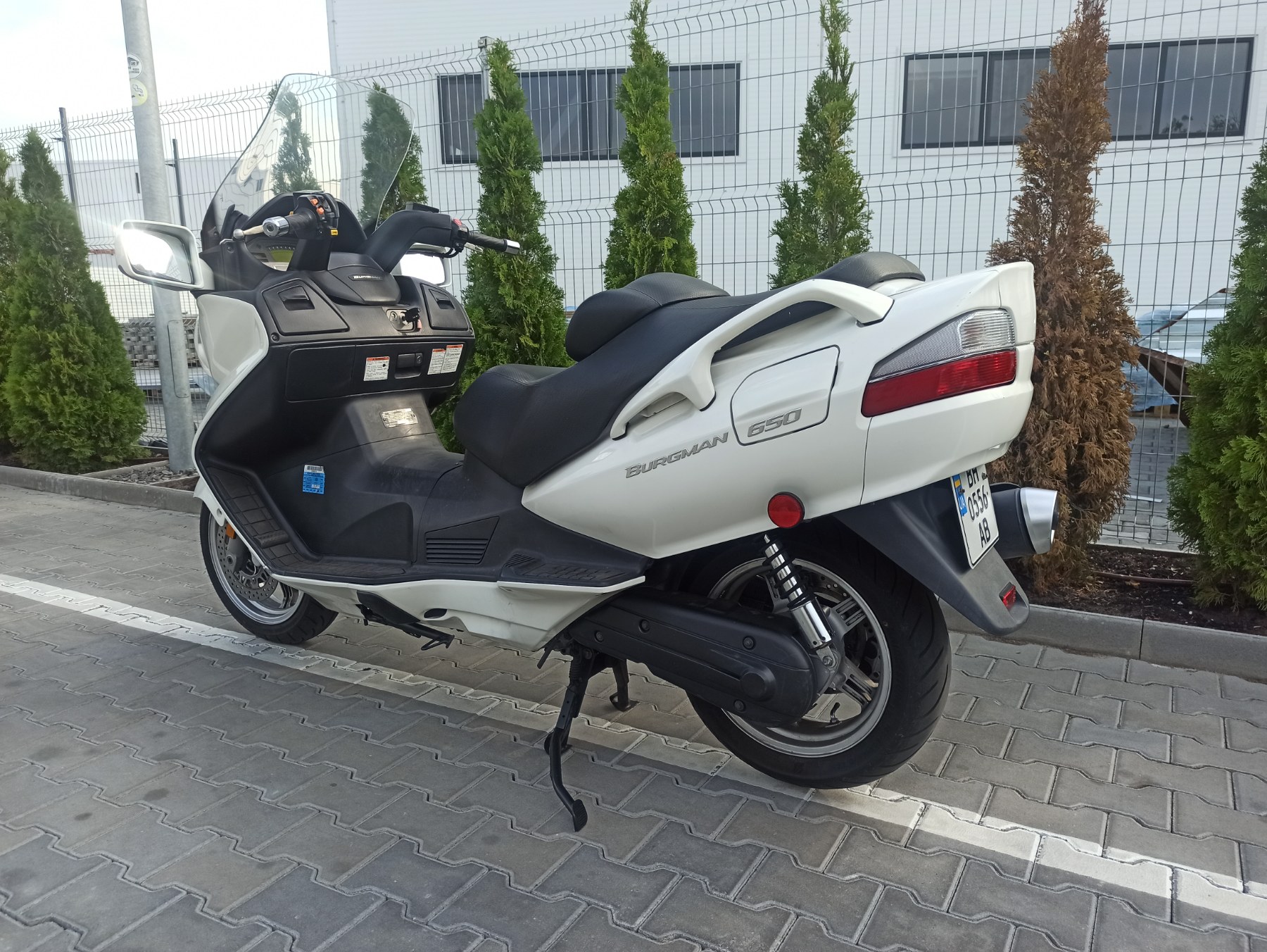 Suzuki Burgman 650 2007 фото :: Мотосалон MotoHit - мотоцикли, екіпірування, запчастини.