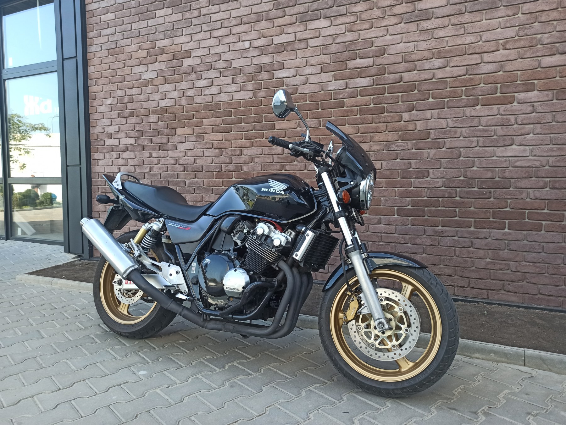 Honda CB 400 Super Four Hyper V-Tec 3 2006 фото :: Мотосалон MotoHit - мотоцикли, екіпірування, запчастини.