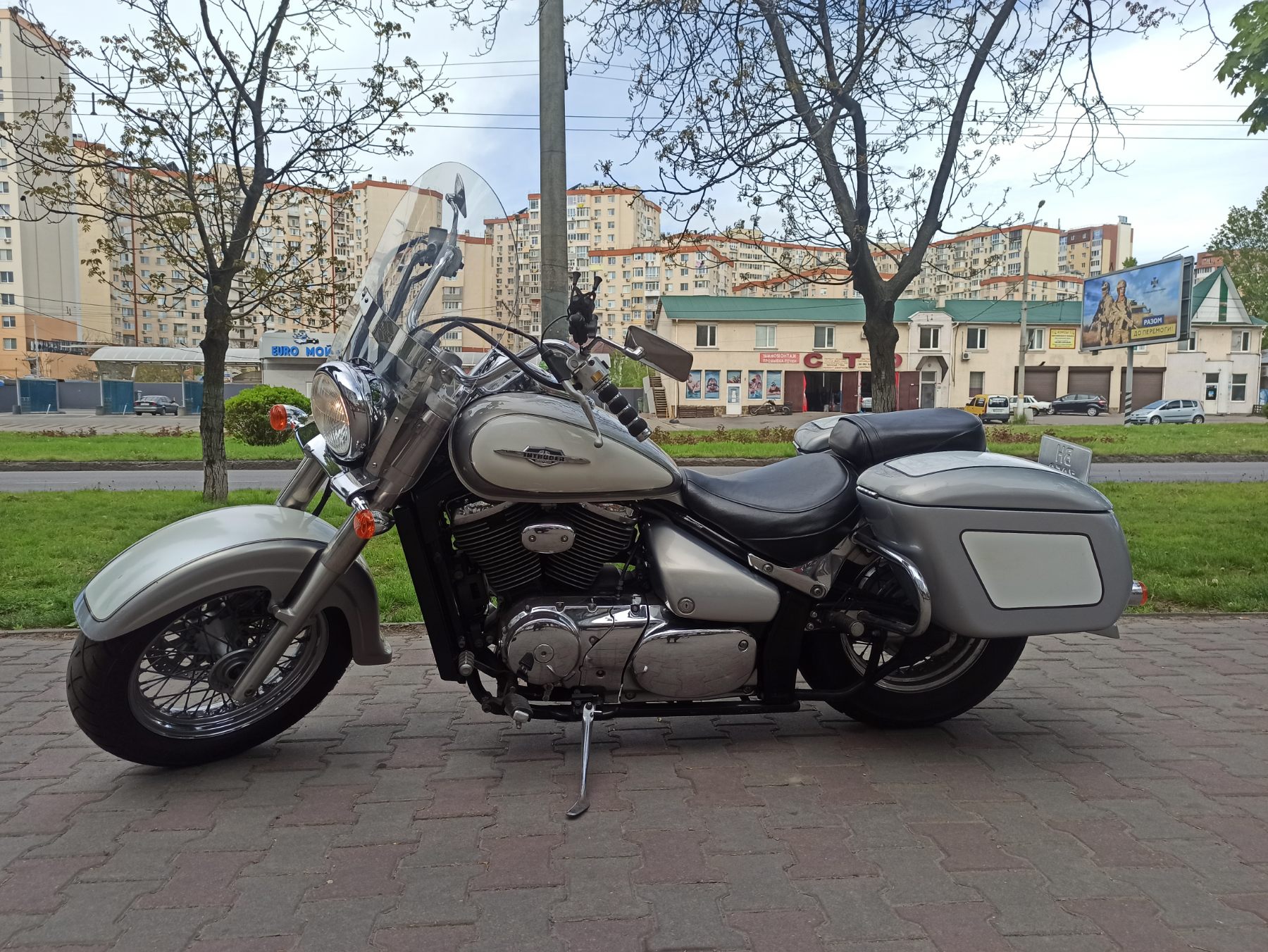 Suzuki Intruder 400 Classic 2003 фото :: Мотосалон MotoHit - мотоцикли, екіпірування, запчастини.