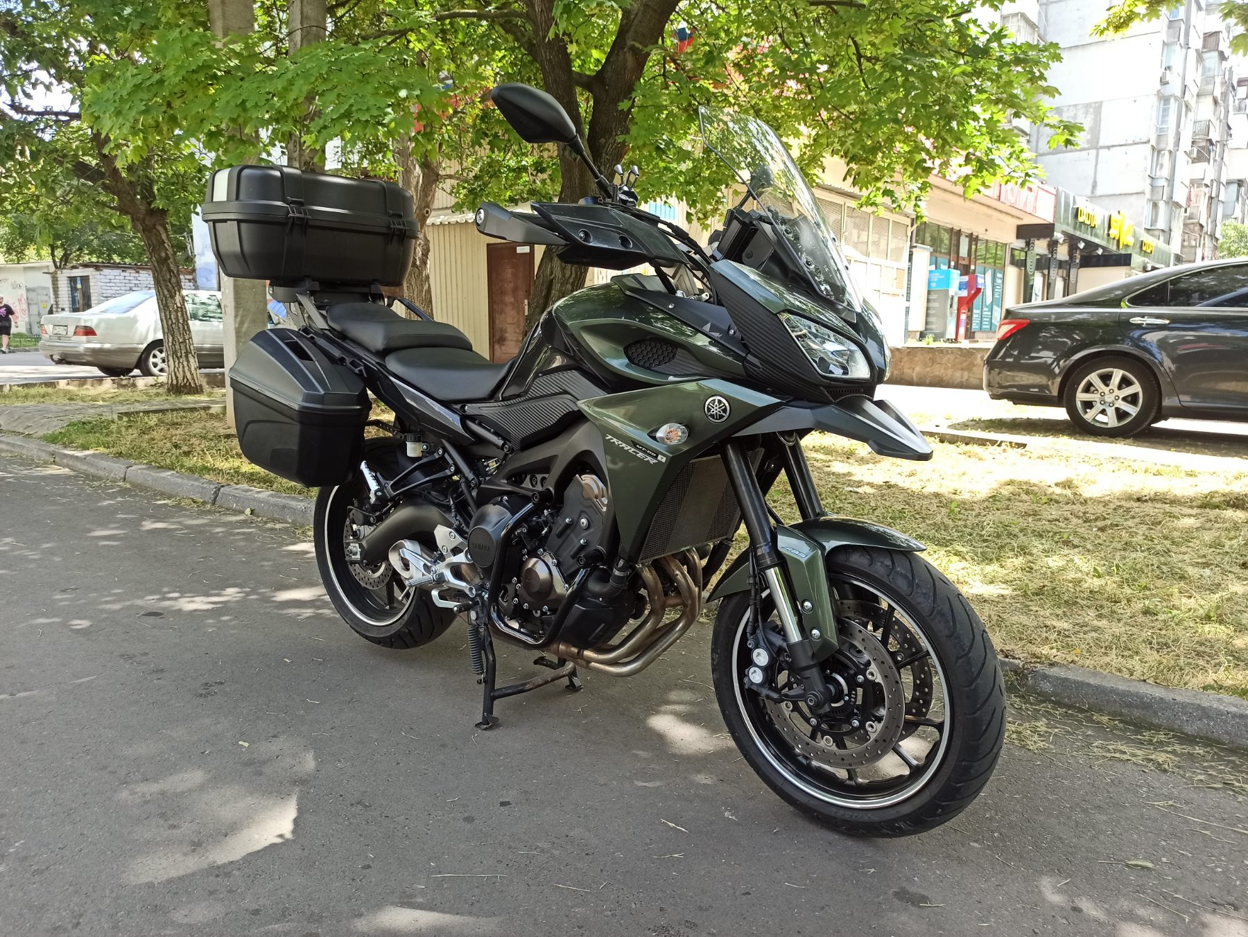 Мотоцикл Yamaha MT-09 Tracer 2016 фото :: Мотосалон MotoHit - мотоцикли, екіпірування, запчастини.