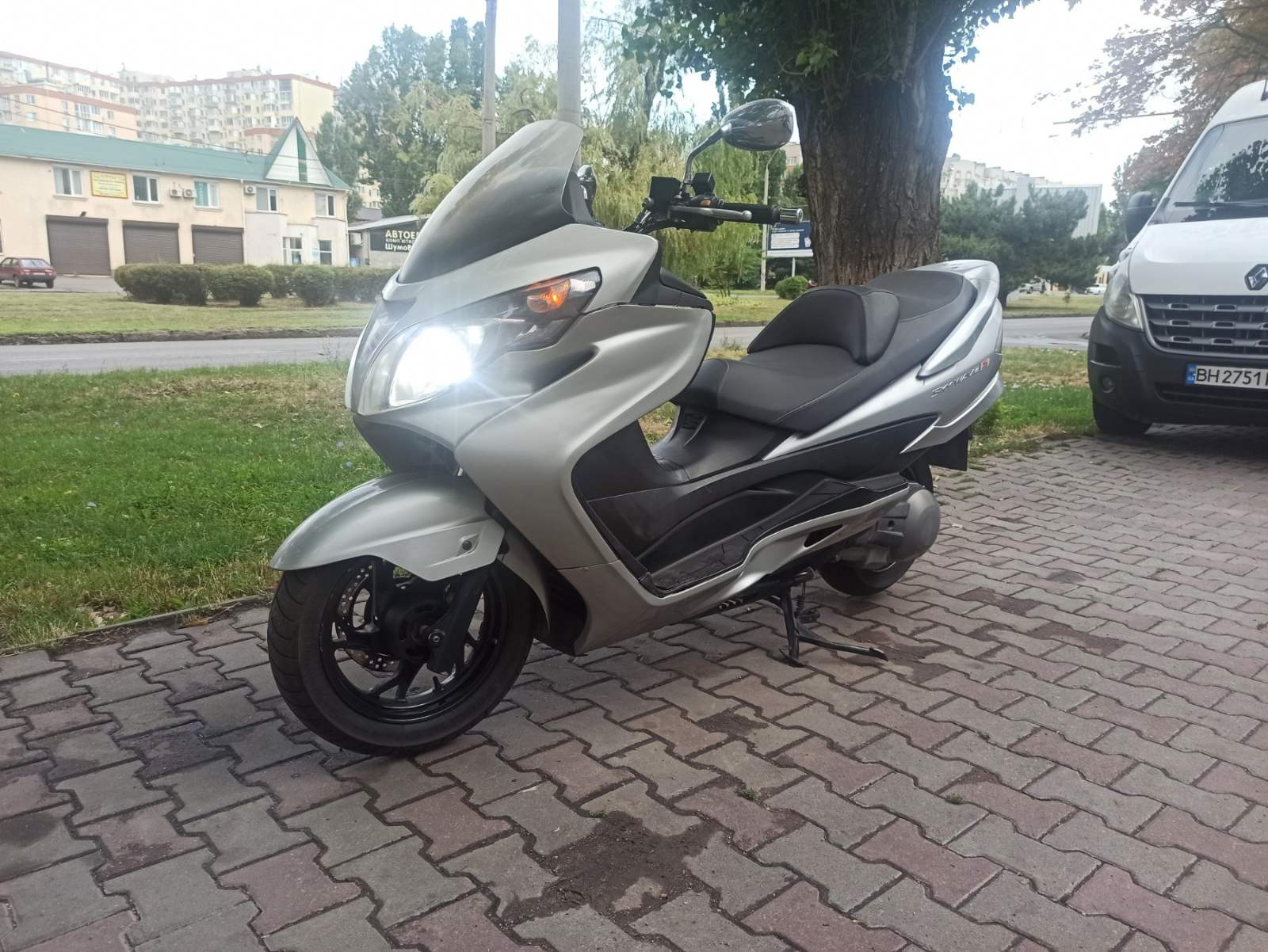  Suzuki Skywave 250 Type-S 2010 фото :: Мотосалон MotoHit - мотоцикли, екіпірування, запчастини.