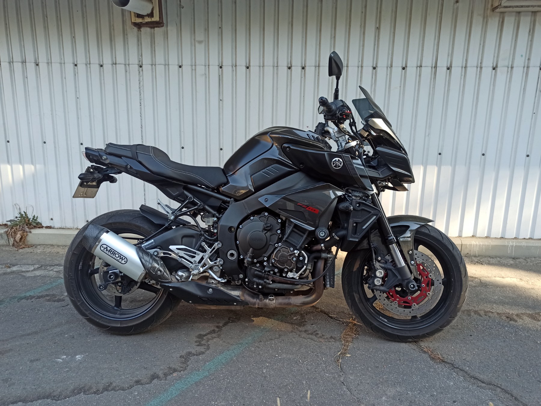 Yamaha FZ-10 2017 фото :: Мотосалон MotoHit - мотоцикли, екіпірування, запчастини.