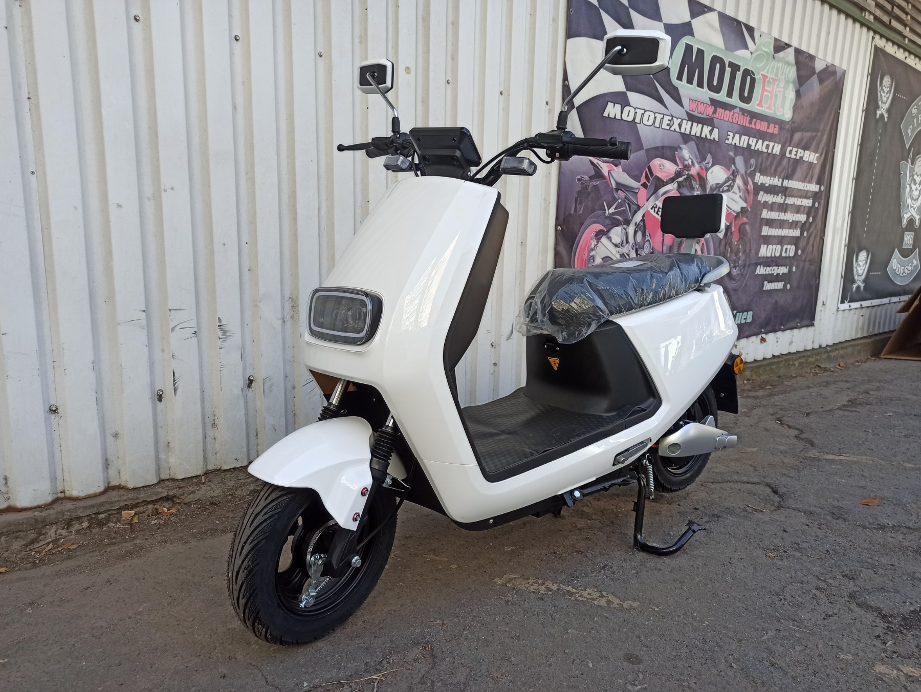 Електроскутер  UNITWO Future фото :: Мотосалон MotoHit - мотоцикли, екіпірування, запчастини.