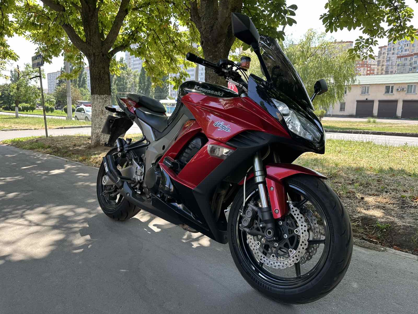 Kawasaki Ninja Z1000SX 2010 фото. Мотосалон МотоХит - мотоциклы, экипировка, запчасти.